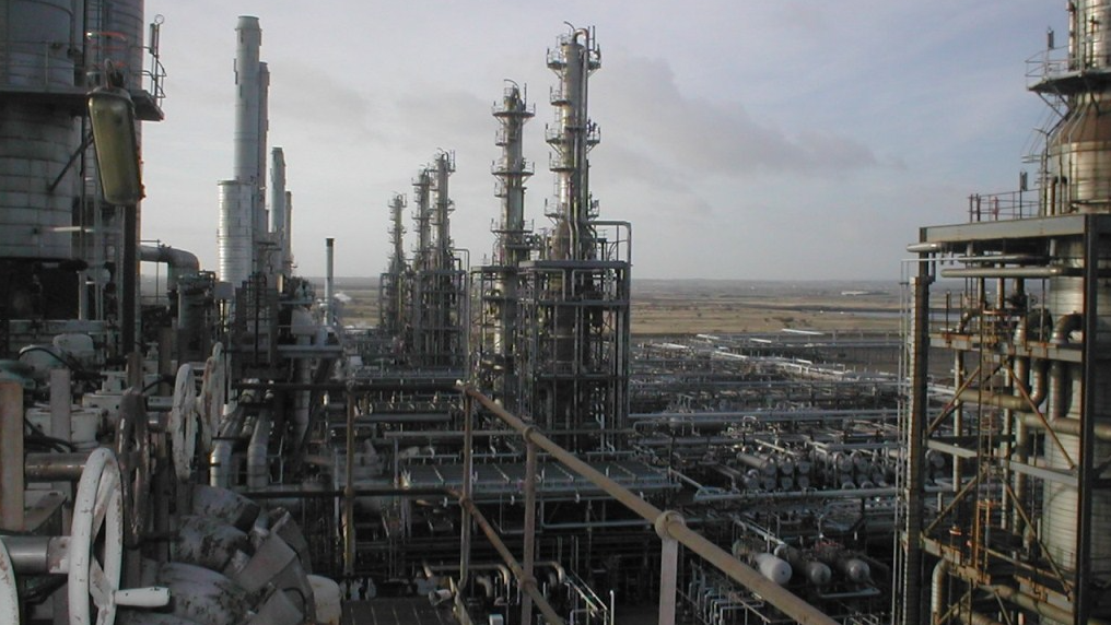 Refinery dismantling