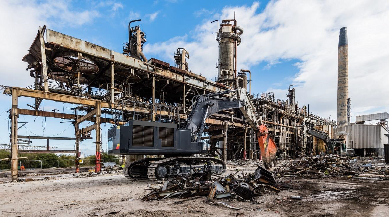 Demolition of distillation columns at SABIC oil refinery – RVA Group